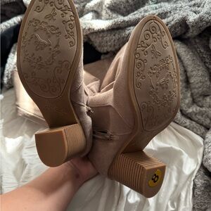 No brand knee high boots